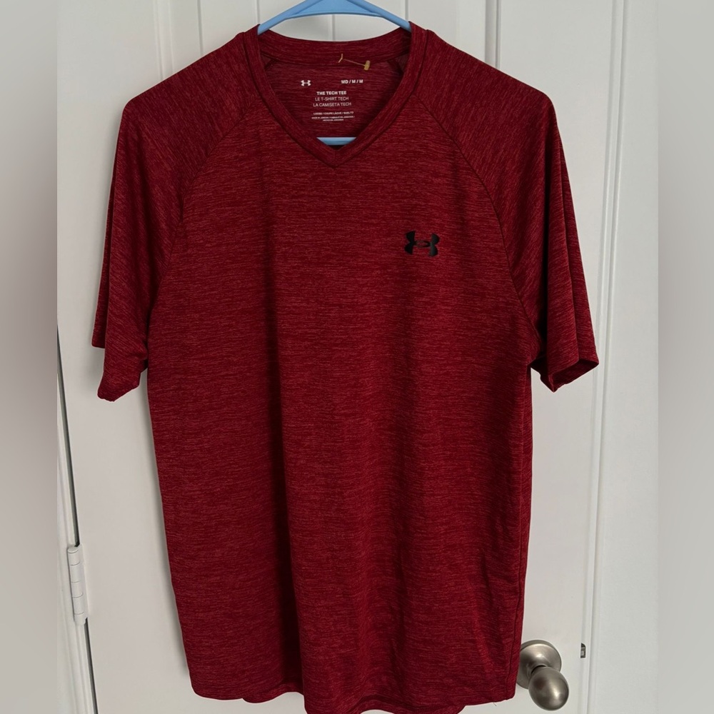Under Armour Men’s V-Neck Activewear Shirt – Size M